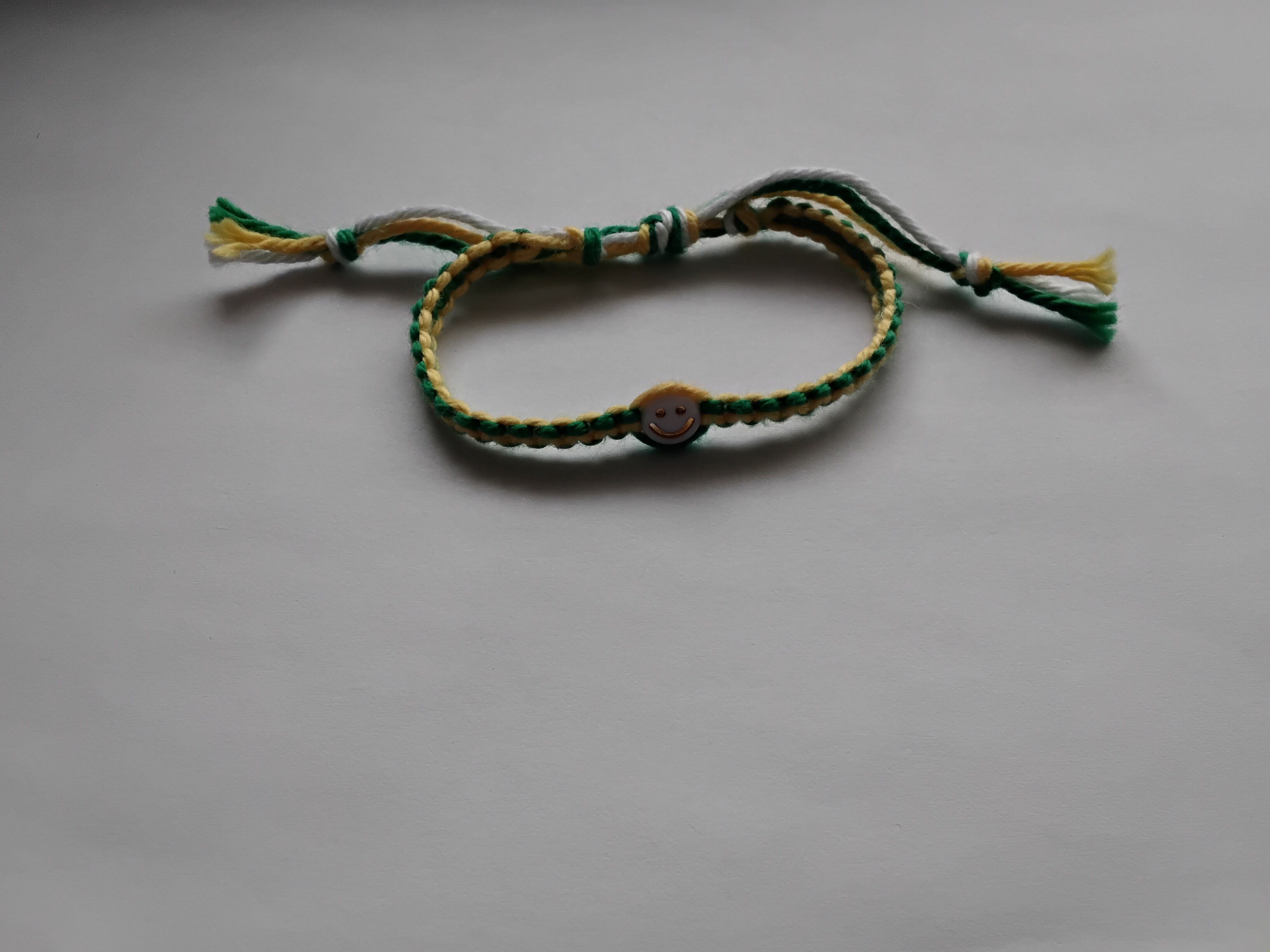 Pulsera verde y amarillo deluxe con sonrisa