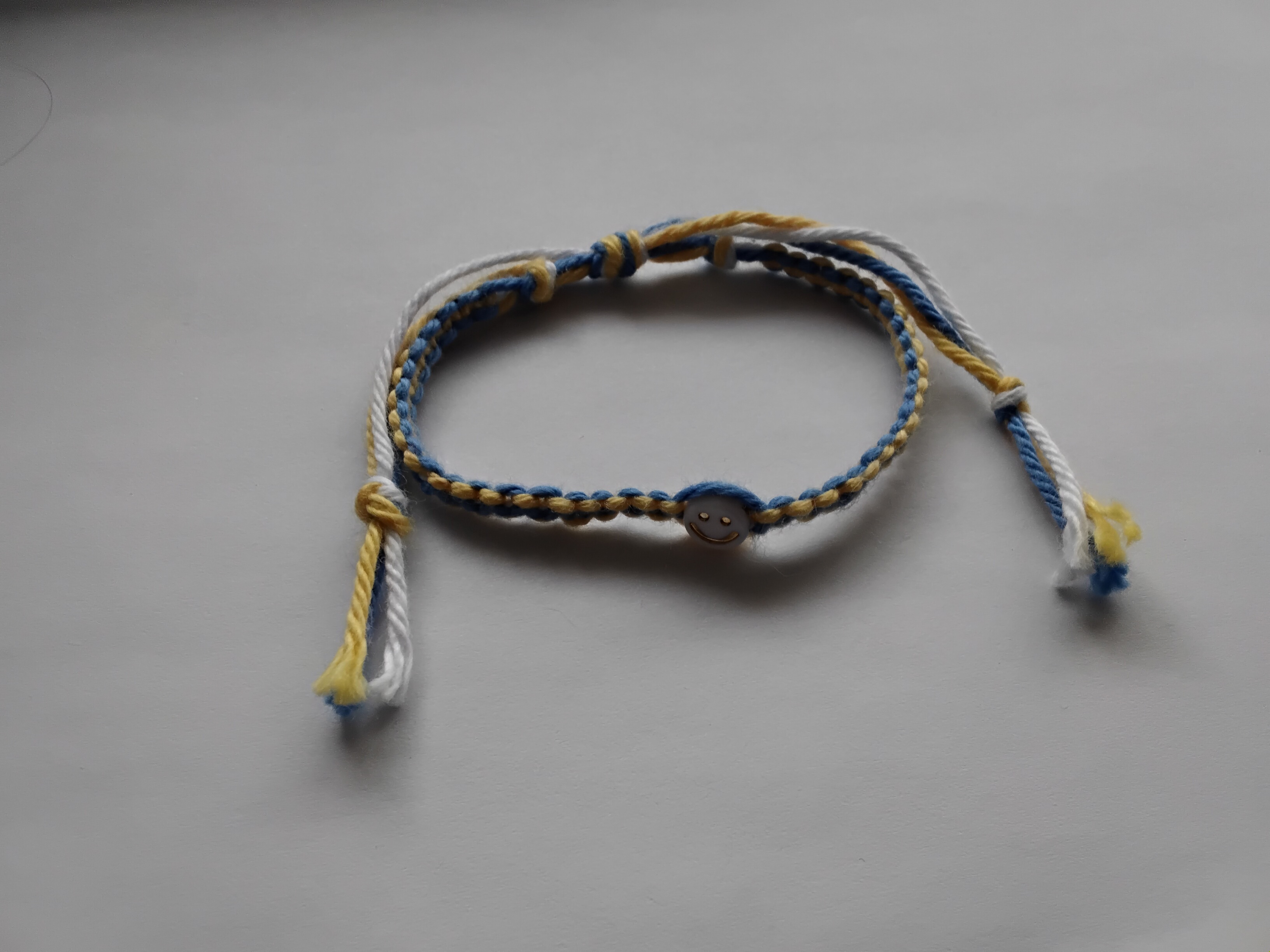 Pulsera azul y amarillo deluxe con sonrisa